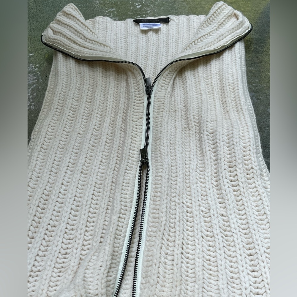 BCBG Maxazria Zipper Scarf 100% merino wool. It measures 26 inches long. - Picture 4 of 6